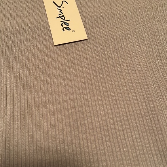 NWT GORGEOUS Long sleeve ribbed mock turtleneck with a triangular open back. - Picture 3 of 10